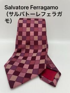 【新品】Salvatore Ferragamo（サルバトーレフェラガモ） ネクタイ 柄　シルク100%