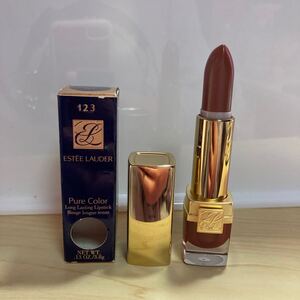 ① エスティローダー ピュア カラー　リップスティック　123 フィグ　デパコス　ESTEE LAUDER Pure Color 口紅　リップ　ルージュ　大人気