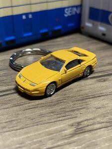 ●◎日産 フェアレディZ Z32 黄色 キーホルダー◎●②オリジナル加工品 カーアクセサリー ミニカー ハンドクラフト ハンドメイド 雑貨