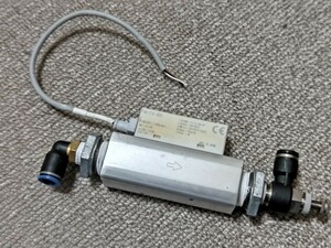 流量センサー　パナソニック　表示一体型デジタル流量センサ　FM-216-AR2　中古品　動作未確認　気体用　流量計　panasonic