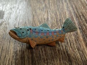 ハンドメイド　ヤマメ　魚　木製　木工雑貨　ストラップ　バッジ　ハンドメイド　山女魚　木工雑貨　川魚　ピンバッジ