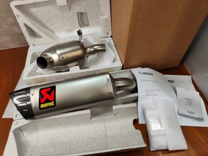 新品★AKRAPOVIC e26 チタン スリップオンマフラー マフラー F900R F900XR 2020 2023 BMW S-B9SO1-HAPLT S-B9S01-HAPLT