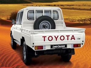 ランドクルーザー70 海外仕様トヨタ純正パーツ ランクル70 ピックアップ GRJ79 リアゲートステッカー TOYOTA 赤