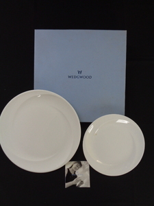 2402【本州のみ送料無料】WEDG WOOD ウェッジウッド　SOLAR　プレート2枚セット　ホワイト　BONE CHINA