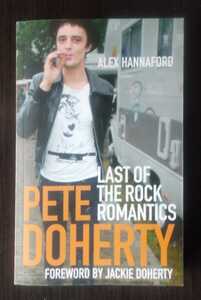 Pete Doherty: Last of the Rock Romantics ペーパーバック 英語版 Alex Hannaford著　イギリスのロックアイコン、ピート・ドハティの伝記