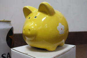 「黄色い豚の貯金箱」未使用 