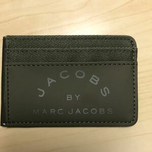 MARC BY MARC JACOBS パスケース　カーキ　マークジェイコブス　定期入れ レザー　スウェード　ブランド