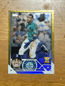 2023 Topps Series 1 フリオ・ロドリゲス Julio Rodriguez #330 ゴールドフォイルパラレル