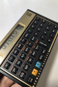 横河・ヒューレット・パッカード HP-12C 美品 電池交換済み 日本語マニュアル、ソフトケース付き 関数電卓の名機 ゴールドHP LCD LED YEW