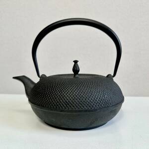 ◆南部 盛栄堂造 鉄瓶 茶器 急須 南部鉄器 胴径:約17.5cm 茶道具 金属工芸★美品