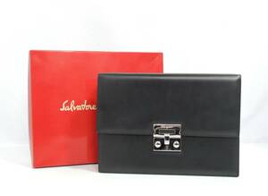 □　Salvatore Ferragamo　フェラガモ　AU-24 9502　セカンドバッグ　クラッチバッグ　黒　ブラック　レザー　箱付き　中古　保管品　③