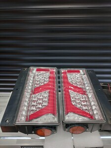 中古ジャンク　トラック用　24V KOITO　小糸　2連　LED テールランプ左右セット　使用2カ月