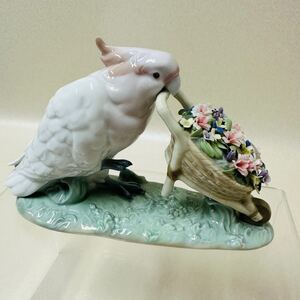 リヤドロ LLADRO 6517ポーリーの花集めオウム 鳥希少絶版