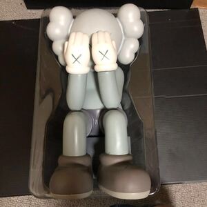 新品未使用箱無しKAWS 28cm ベー