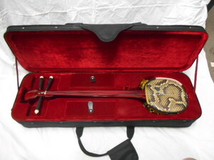 AM06　蛇本革　沖縄三線　三線　三弦　三味線　弦楽器　和楽器　伝統　ソフトケース付き