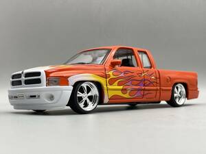 ウェリー ダッジラム クワッド キャブ スポーツ 1/24 カスタム / WELLY DODGE RAM QUAD CAB 1500 SPORT アメ車 トラック ミニカー