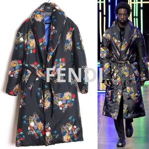 FENDI Noel Fielding 21AW【新品】ダウンコート 50 国内正規品 シルク ナイロン ガウン グラフィック総柄 チェスターコート ジャケット