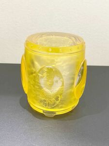 台湾ガラス　琉璃ガラス　琉園　王軍　シリアル番号905/1999 2000年5月刻印あり サイズ直径8cm高さ8.5cm ペーパーウェイト 置物 黄金色
