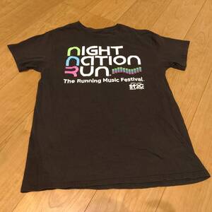 NIGHT NATION RUN /The Running Music Festival】オフィシャル フェスティバル Tシャツブラック/PORT and COMPANY