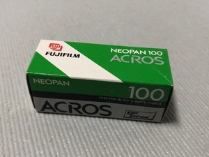 FUJIFILM ACROS 100 120 黒白フィルム　ネガ　アクロス　期限切れ　日本製