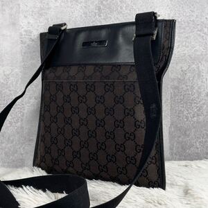 美品 GUCCI グッチ ショルダーバッグ クロスボディ サコッシュ キャンバス レザー GG柄 総柄 斜め掛け 肩掛け ロゴ型押し プレート メンズ 