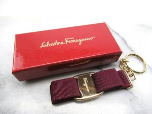 ★【B送900円】1266　Salvatore Ferragamo　サルヴァトーレフェラガモ　ヴァラリボン　ストラップ　キーホルダー　パープル　ゴールド金具