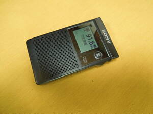  SONY SRF-R356 FM/AM 片耳、巻き取りイヤホン内臓ラジオ／ 中古 通電、動作確認済 