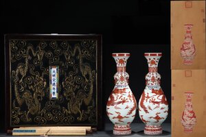 ■大成美術■礬紅龍紋獣耳瓶一対 郎世寧絵 絹本 【磁器瓶図】掛け軸 箱付き（検） 明時代 染付 陶磁器 唐物 中国美術 骨董 古玩 363