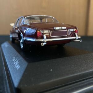 ★【ジャガー XJ12 】シリーズII 1975 （レッド） （1/43スケール MINICHAMPS 400130402） ◆半額スタート　d1