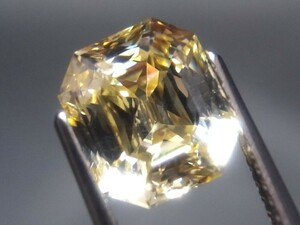 4.85ct 新品・最先端技術のレーザー光線によるニュータイプのカット仕上げ ・ゴールデンイエローカラーキュービックジルコニア