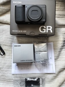 GRⅢ　HDF　RICOH　新品同様　15000円相当オプション付き　予備バッテリー、充電器など