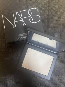 新品　NARS ナーズ　ハイライティングパウダー　アルバトロス（オパールホワイト）お買い得　アメリカから国際ヤマト便で送料無料