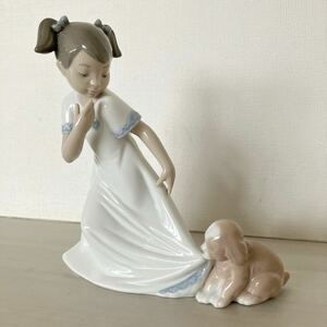 LLADRO NAO リヤドロナオ「ひっぱらないで」 1434 中古自宅保管品 女の子 犬 フィギュアリン 置き物