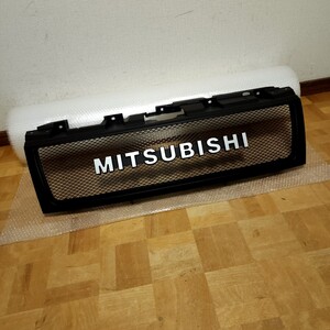 希少 美品 V80 V90 パジェロ MITSUBISHI メッシュ フロント グリル V83 V87 V88 V93 V97 V98 ラジエーターグリル 三菱 棚D103