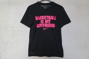 THE NIKE TEE/ナイキ/半袖Tシャツ/DRI-FIT/速乾性素材/フロント文字ロゴプリント/バスケ好き/黒/ブラック/Sサイズ(8/7R)