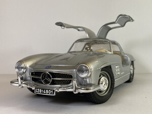 メルセデス ベンツ Mercedes-Benz 300 SL 1/18 - ブラーゴ Bburago