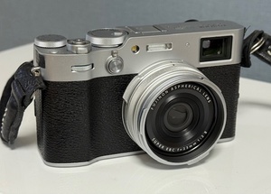 超美品！　FUJIFILM X100 VI (シルバー)