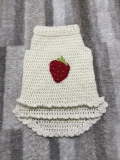 いちご刺繍の手編みペット服