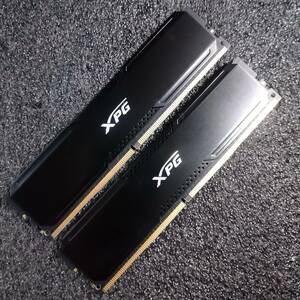 【美品】DDR4メモリ 16GB(8GB2枚組) ADATA XPG GAMMIX D20 AX4U320088G16A-DCBK20 [DDR4-3200 PC4-25600]