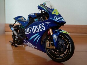 ミニチャンプス 1/12【ゴロワーズヤマハ YZR-M1 バレンティーノロッシ 2004】 タバコデカール Moto GP YAMAHA