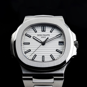 パテック・フィリップ PATEK PHILIPPE ノーチラス 5711/1A-011 ホワイト文字盤 中古 腕時計 メンズ