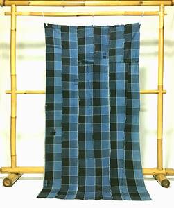 古布1167　手織り木綿　藍染　格子　襤褸　ＢＯＲＯ　88×165ｃｍ　キルト　パッチワーク　リメイク材料