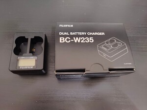 中古品 FUJIFILM 富士フイルム BC-W235 バッテリーチャージャー