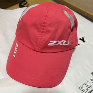 ★中古　美品　2XU ツータイムスユー　 キャップ 帽子　ランニング　ジョギング　ナイロン　メッシュ　ピンク　フリーサイズ　マラソン　