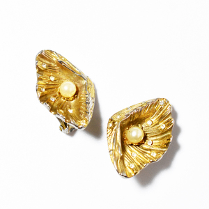 Vintage 　1950′s pearl×rhinestone butterfly wings style goldmetal earrings