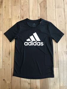 新品 adidas アディダス Tシャツ 半袖 黒 140センチ