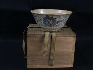 【福蔵】李朝早期 茶碗 染付 唐草蓮花紋 骨董 古玩 古美術 木箱付 時代保証 本物 径14cm