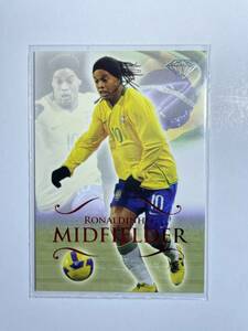 美品 450枚限定 futera UNIQUE2011 MIDFIELDER base CARD RUBY RONALDINHO NO.P106 ロナウジーニョ バルセロナ ブラジル ルビーパラレル 