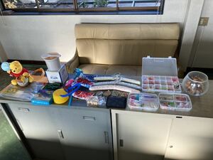 プーさん　ぬいぐるみ　電子レンジ調理器　装飾ライト　空気入れ　鯉のぼり　ハンガー　パズル　ミニオンバッチ　ビーズ　ドライフラワー