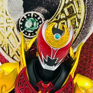 中古品 S.H.Figuarts フィギュアーツ 真骨彫製法 仮面ライダーキバ エンペラーフォーム